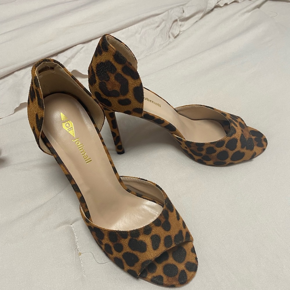 BRAND NEW animal print sandals!  Super sexy!
